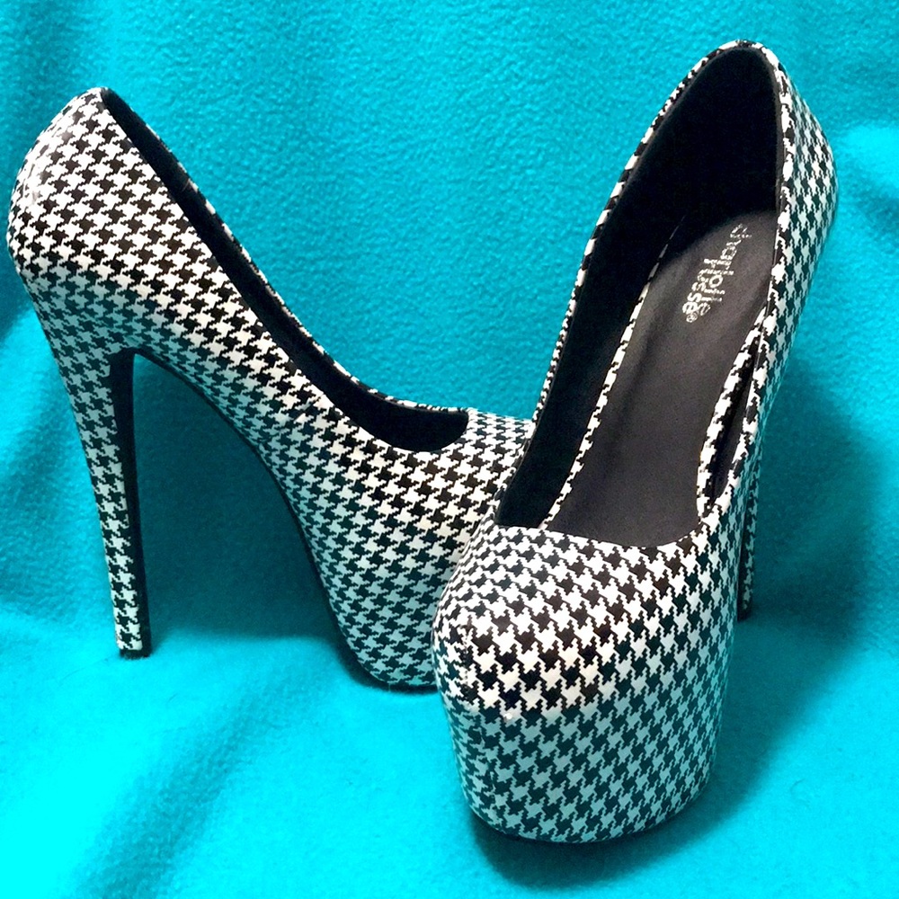 EUC Sexy Houndstooth Heels